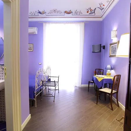 Pacetti's Place Couette-café 3*